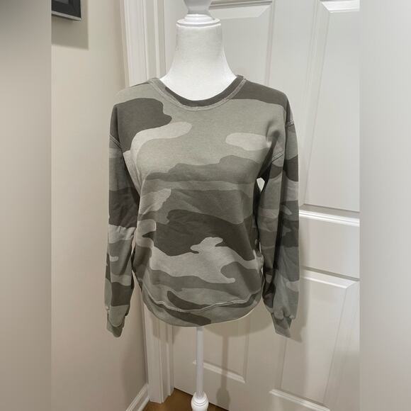 Abercrombie‎ and Fitch Camo Crew Neck Snap Side Sweatshirt-Small - Picture 1 of 6